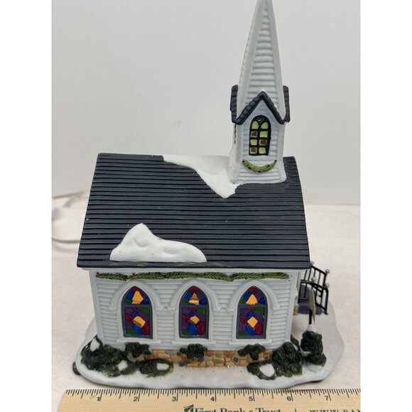 Vintage 2001 St Nicholas Square Wedding Chapel Lighted Christmas Village 9.75" - Picture 13 of 16